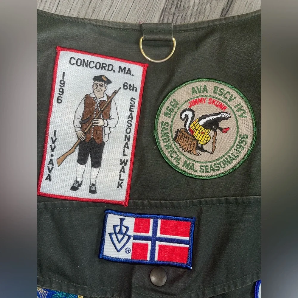 Vintage Men’s Outdoor Vest with “Volksporting” Patches‎ Size Large